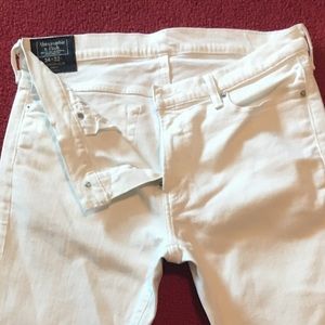 Men’s White, A & F jeans in great condition